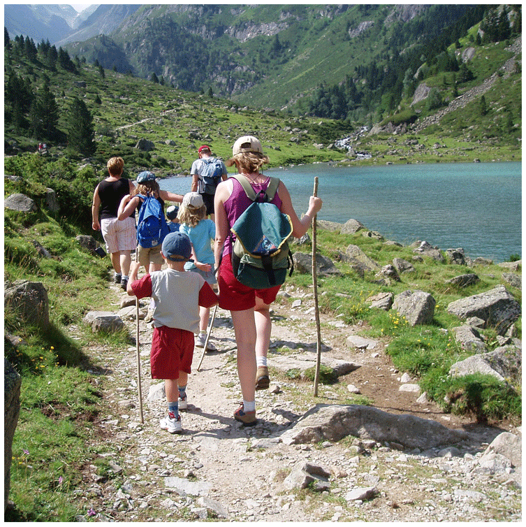 promenade en montagne en famille dans le VAL D'AZUN au départ du camping le Gerrit