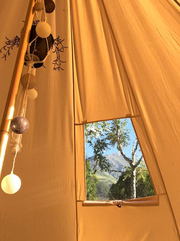vue de la fenêtre de la tente XL